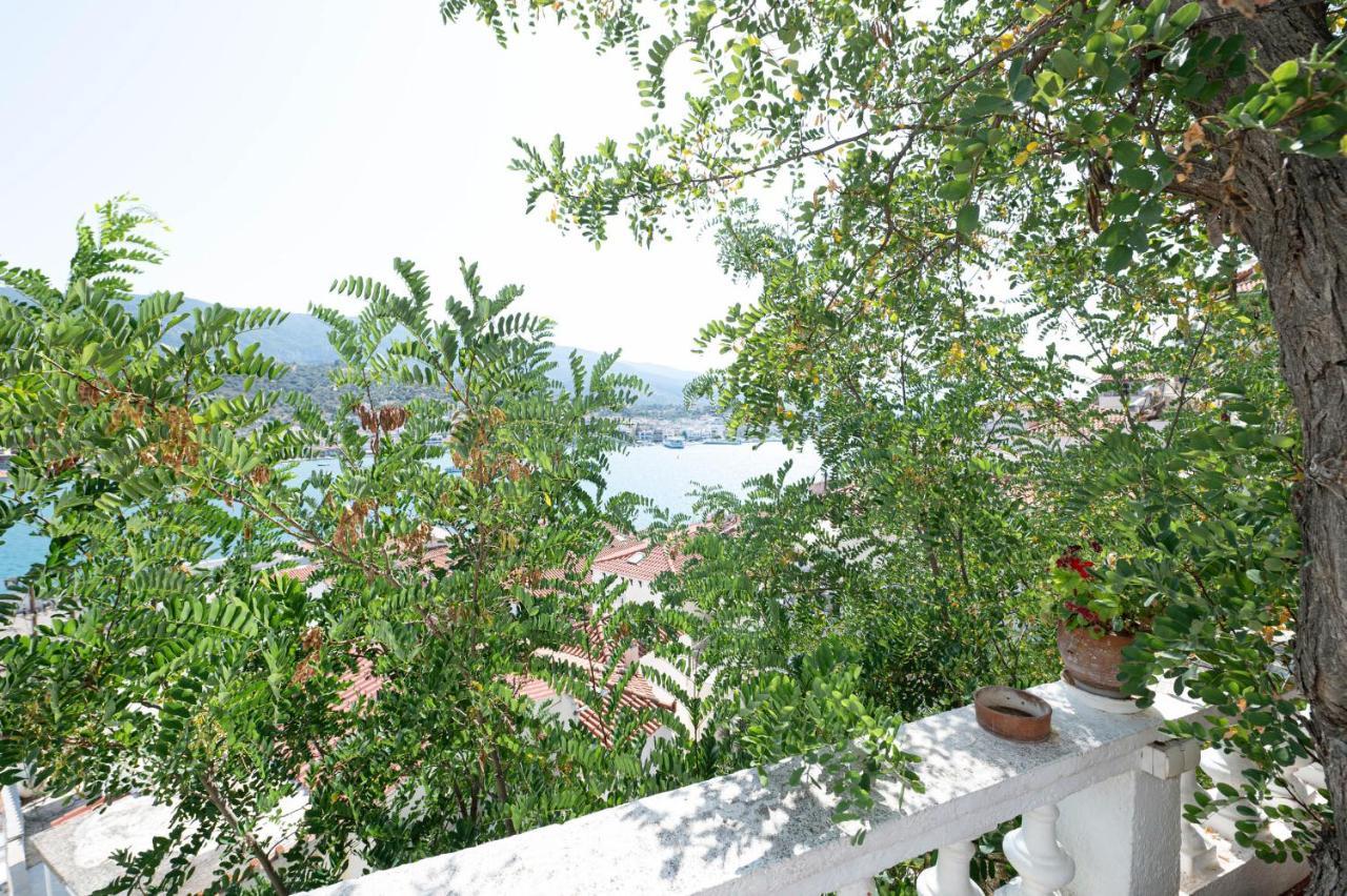 Traditional House Under The Clock Tower With Sweet View Poros Town Exterior foto