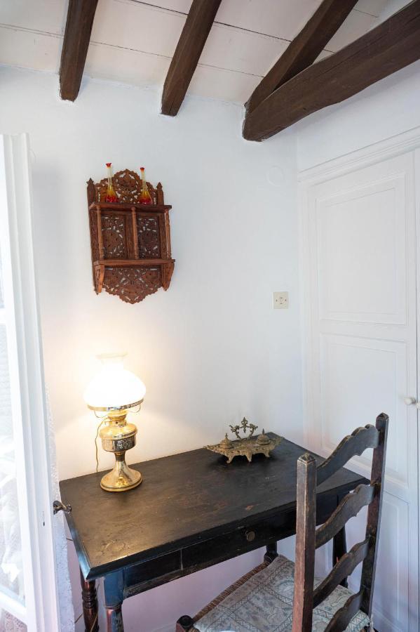 Traditional House Under The Clock Tower With Sweet View Poros Town Exterior foto
