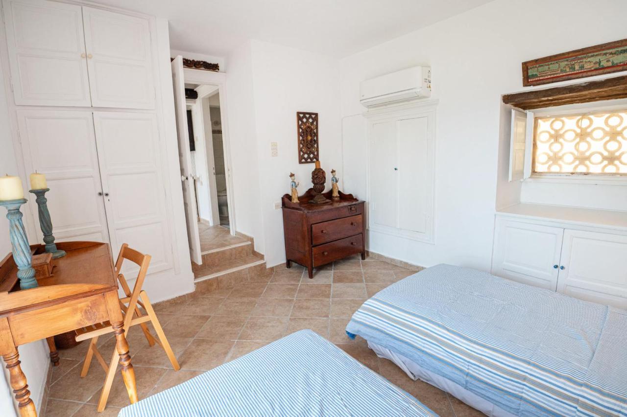 Traditional House Under The Clock Tower With Sweet View Poros Town Exterior foto